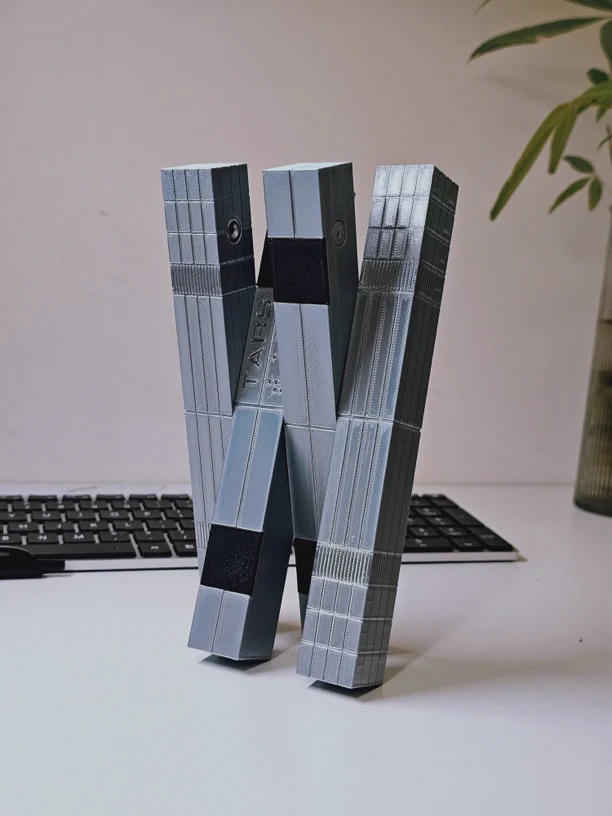 Interstellar - Tars & Case robots - Image 3