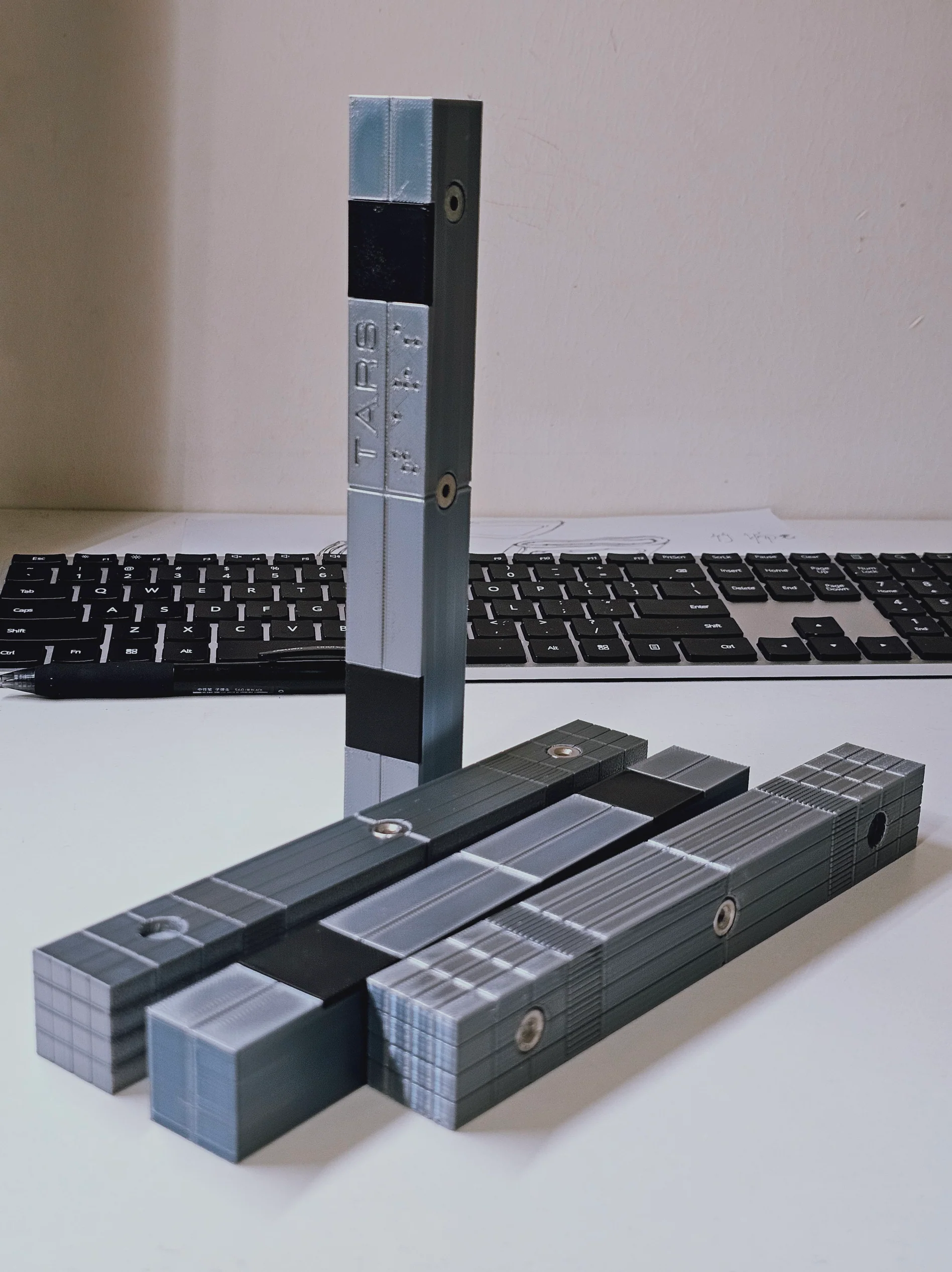Interstellar - Tars & Case robots - Image 4