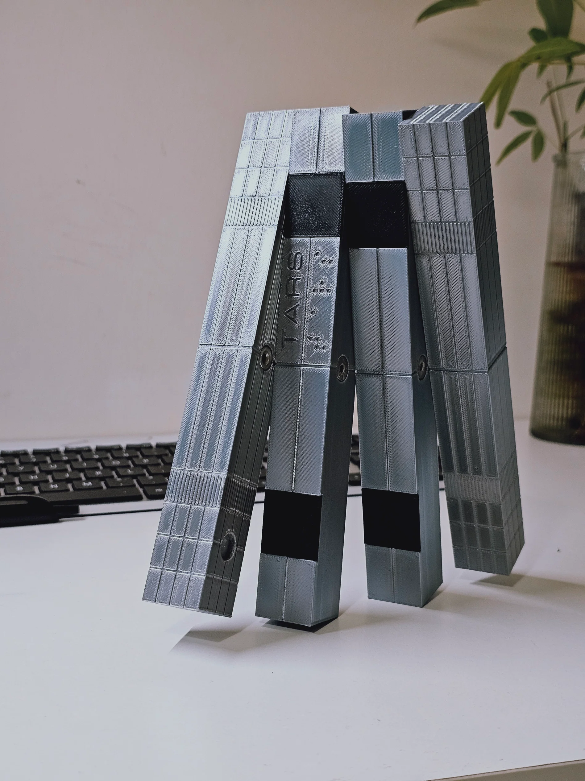 Interstellar - Tars & Case robots - Image 9