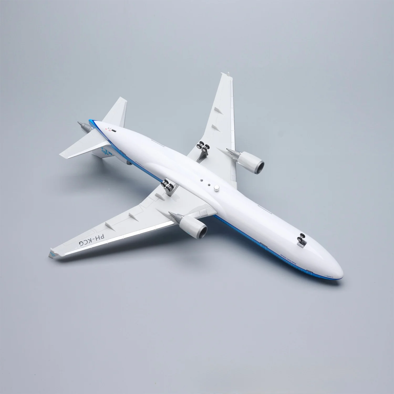 KLM MD-11 McDonnell Douglas – Scale 1:130 – 47 cm/18.5 in – ABS Resin – Optional LED Lights - Image 9