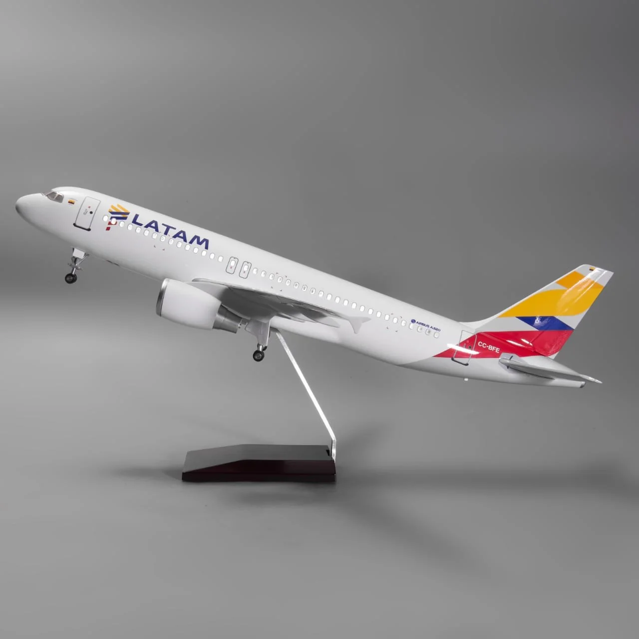 LATAM A320 - Colombian Flag - Special Edition - 47cm - LED - Image 4