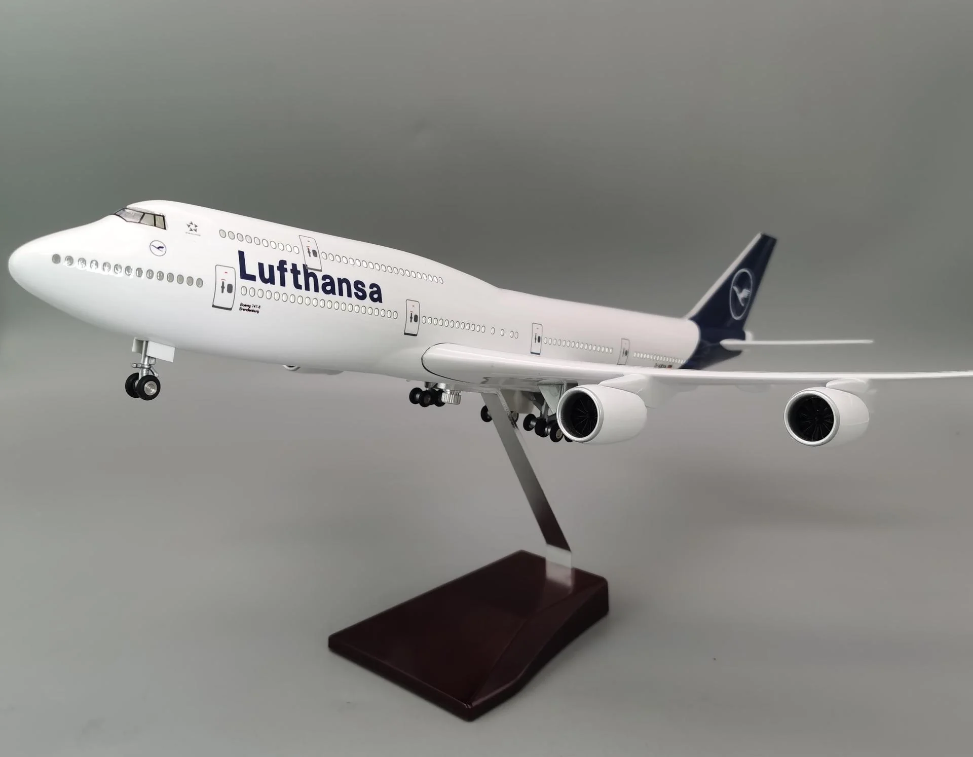 B747 Lufthansa New Painting - Scale 1/150 - 47cm - 18.5 in - Image 6