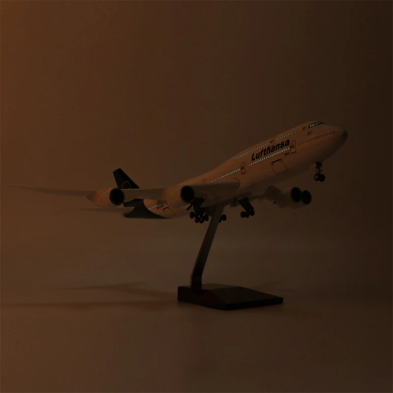B747 Lufthansa New Painting - Scale 1/150 - 47cm - 18.5 in - Image 9