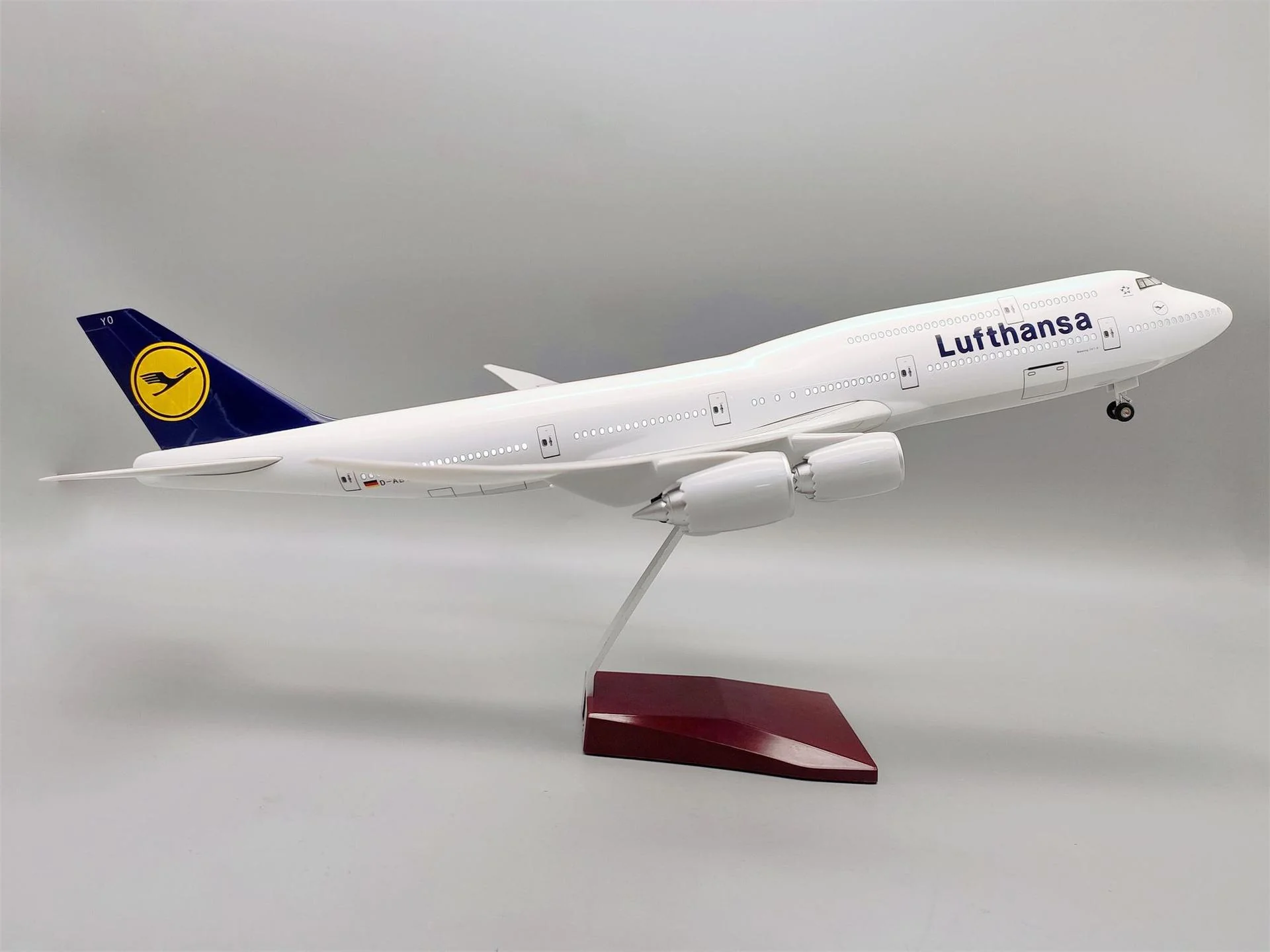 B747 Lufthansa- Scale 1/150 - 47cm - 18.5 in - Image 11