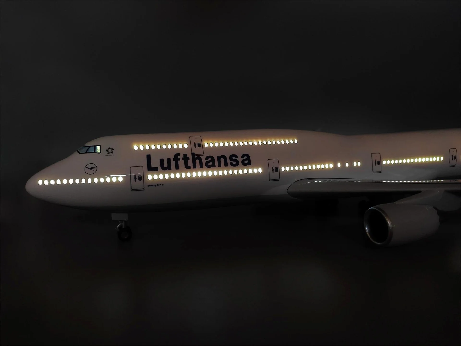 B747 Lufthansa- Scale 1/150 - 47cm - 18.5 in - Image 4