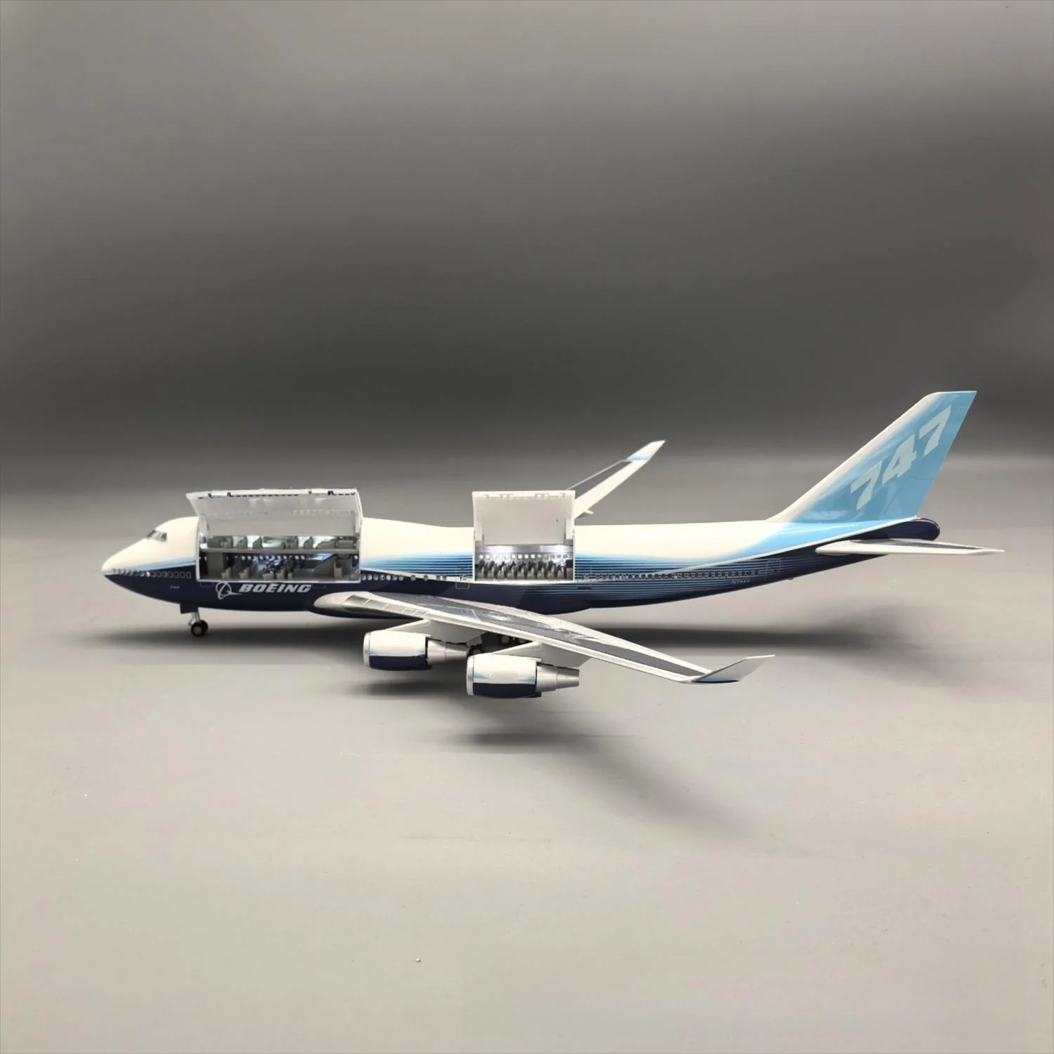 Prototype Boeing 747-400 1:150 – 47 cm / 18.5 in – Opening Cabin Hatches - Image 4