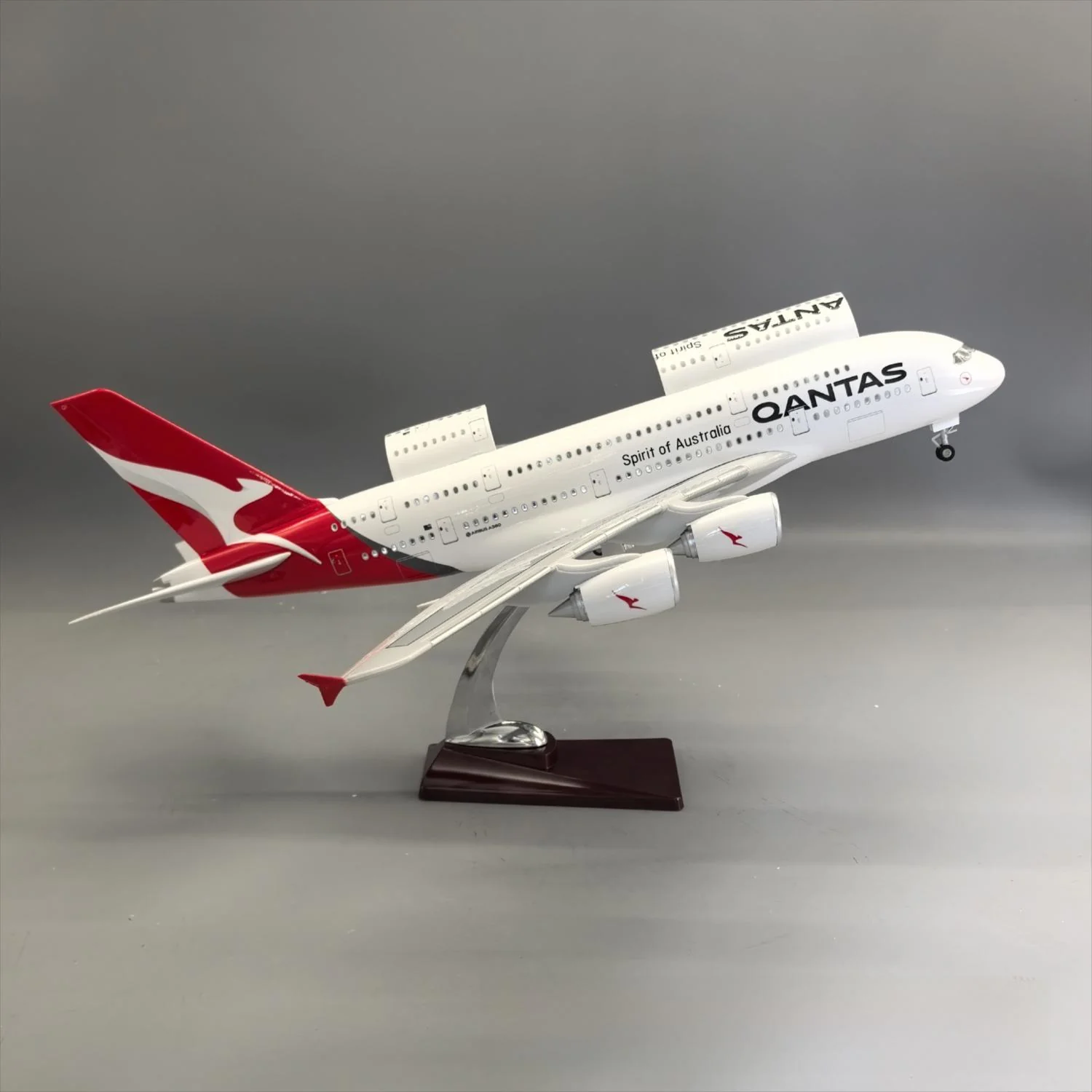 Qantas Airbus A380 1:160 – 45.5 cm / 17.9 in – Opening Cabin Interior - Image 3