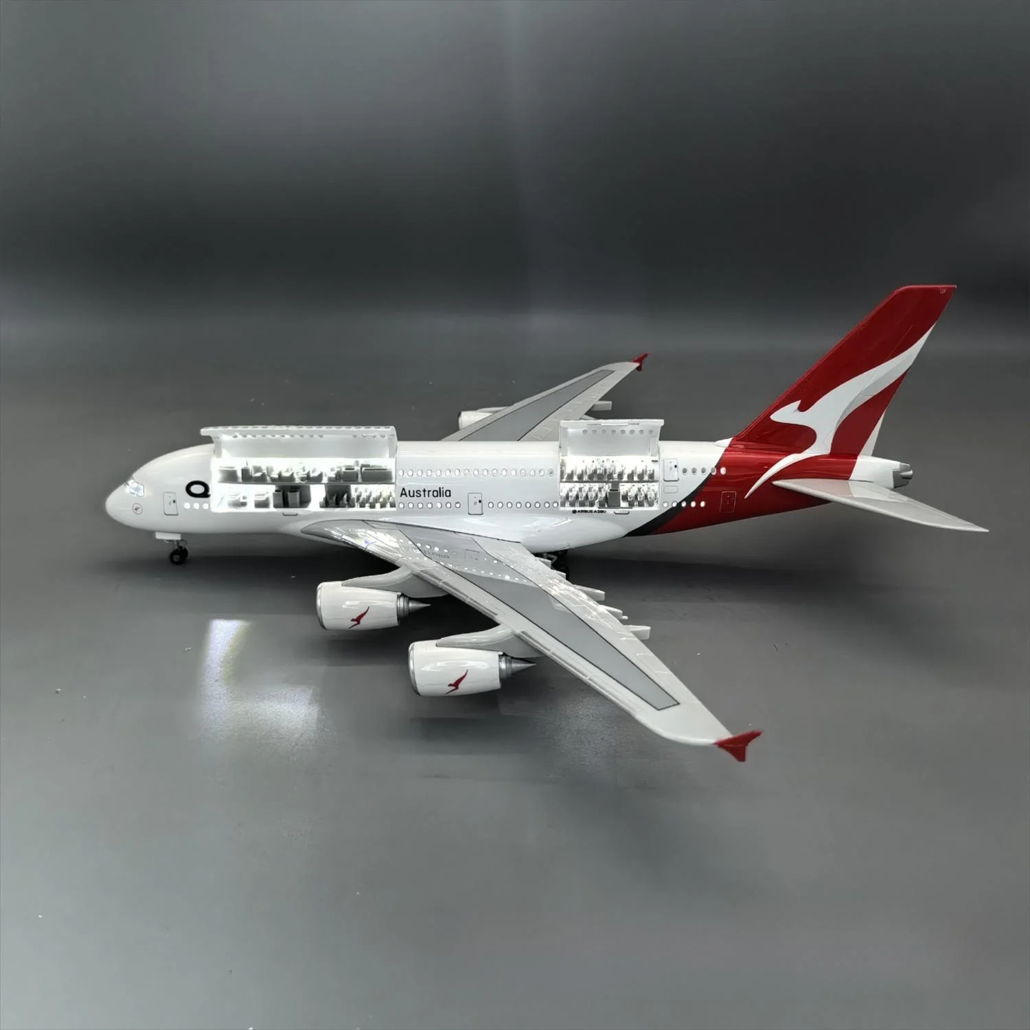 Qantas Airbus A380 1:160 – 45.5 cm / 17.9 in – Opening Cabin Interior - Image 4