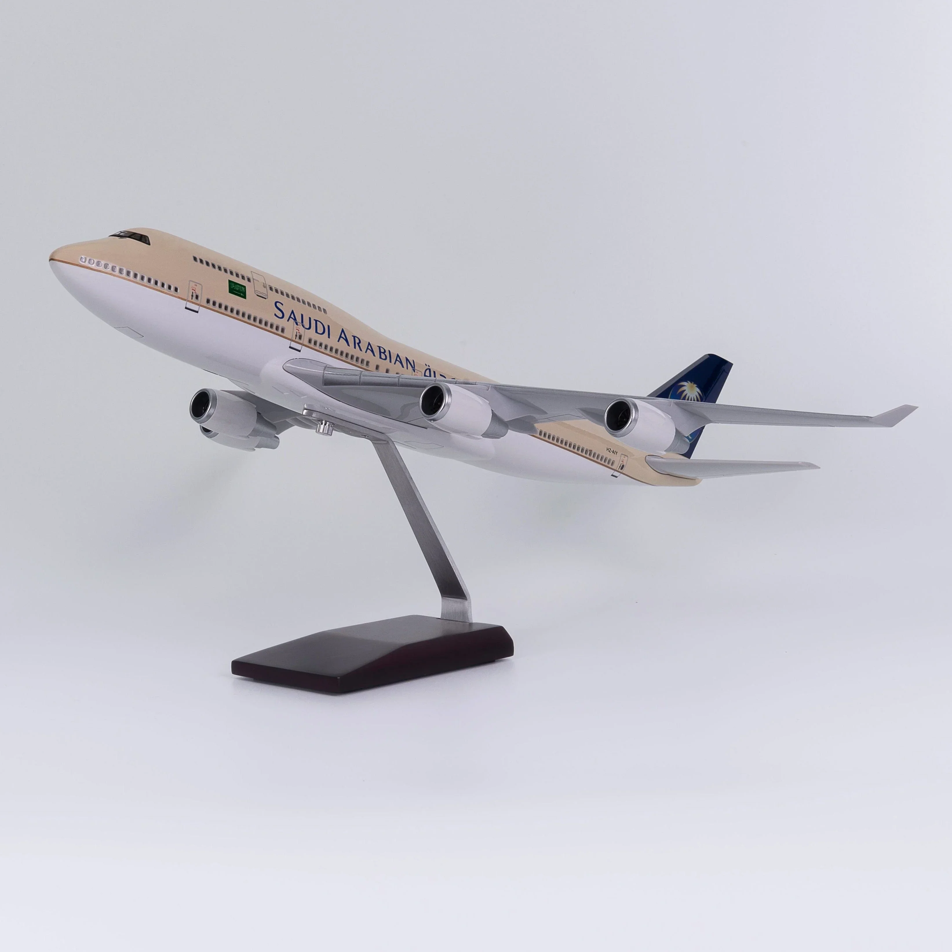 B747 Saudi Arabian Airlines - Scale 1/150 - 47cm - 18.5 in - Airplane Model - Image 7