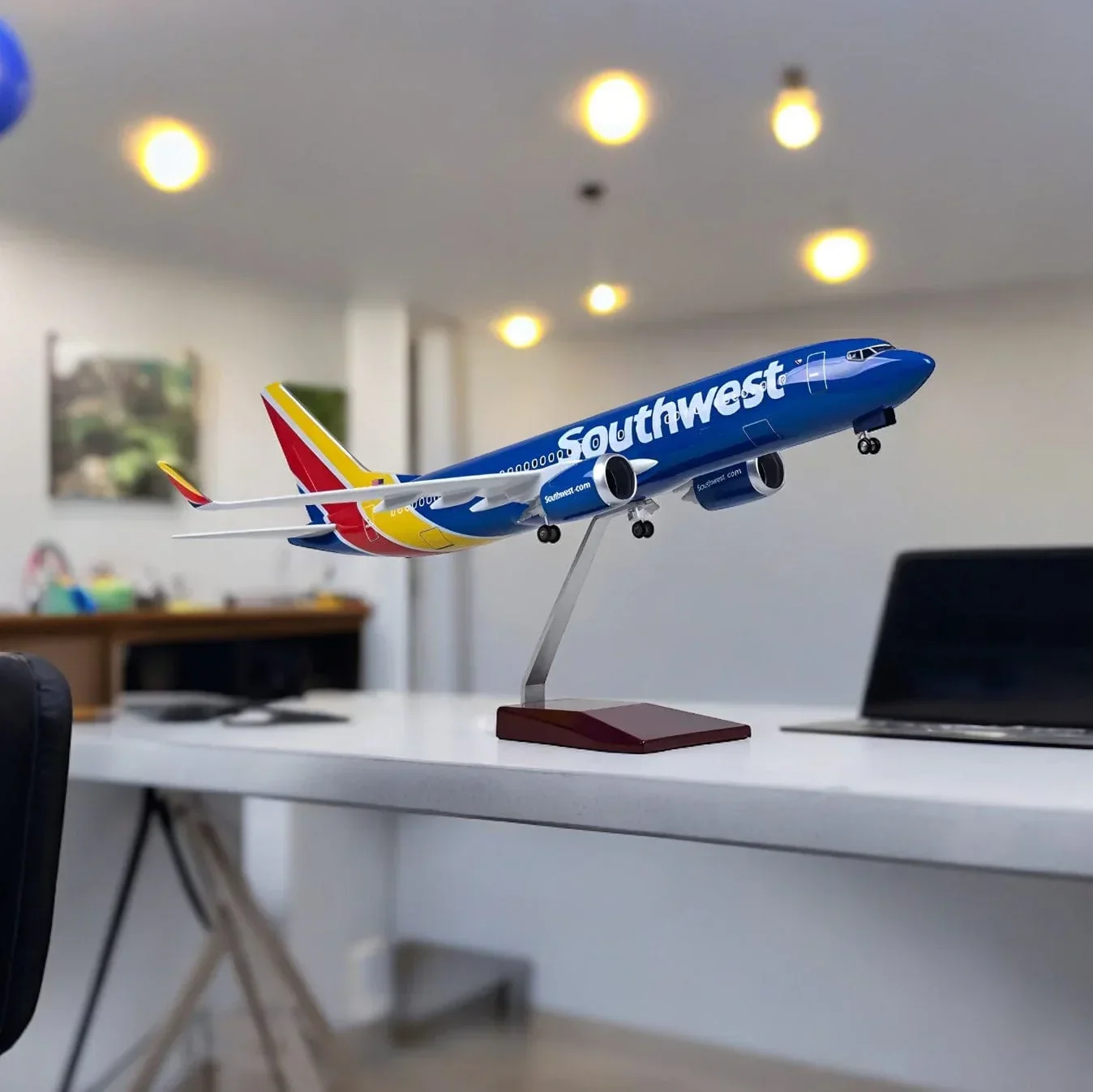 Boeing 737-700 Southwest 1:80 – 47 cm / 18.5 in – LED Lights - Image 3