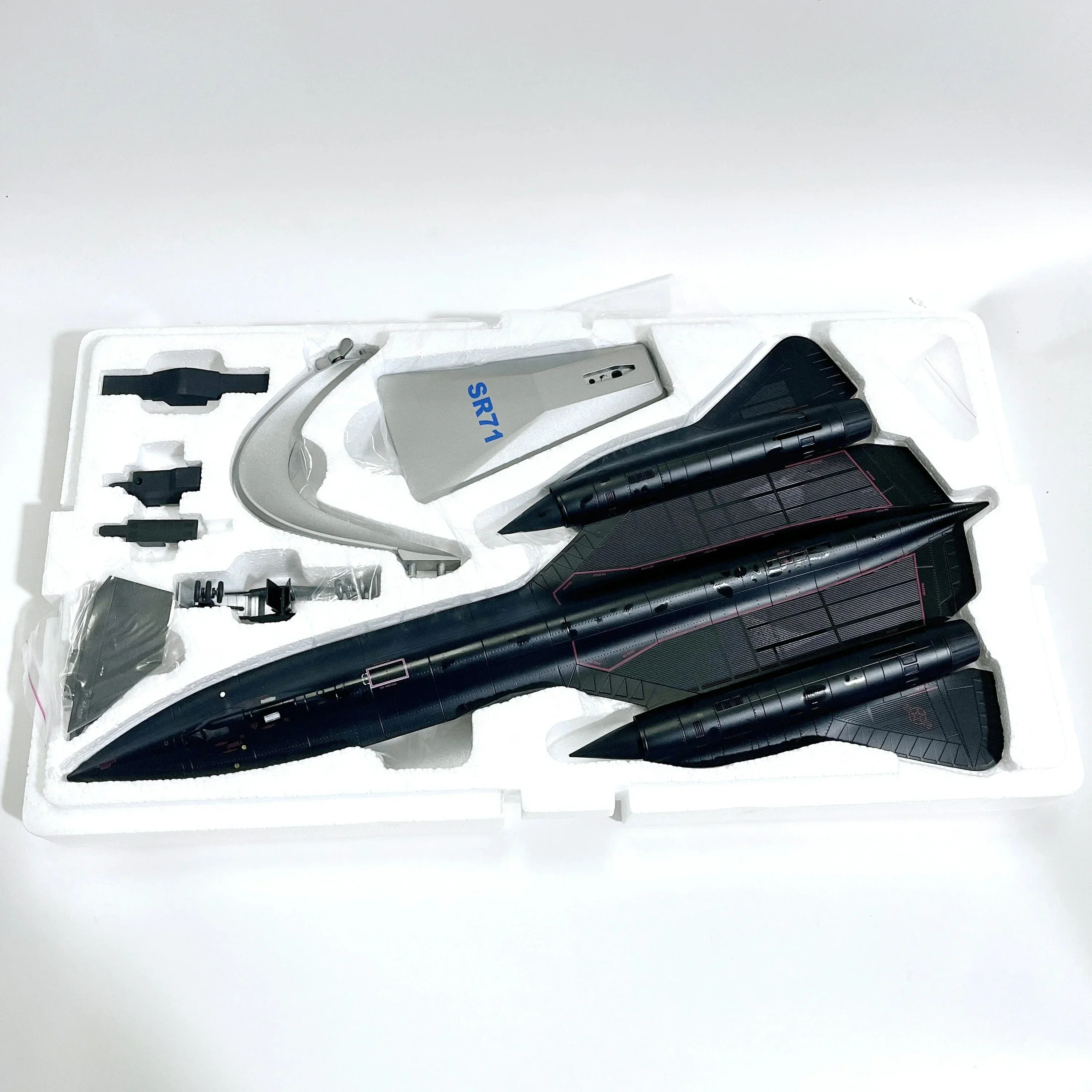 SR-71A Blackbird United States Air Force - Scale 1:72 - 45CM -17.7in - Image 6