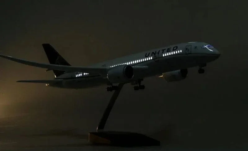 B787-9 United Airlines – Scale 1:130 (43 cm / 16.9 in) - Image 7