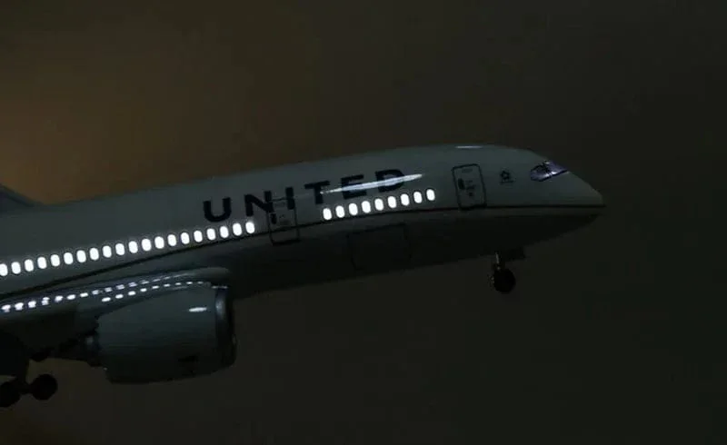 B787-9 United Airlines – Scale 1:130 (43 cm / 16.9 in) - Image 8