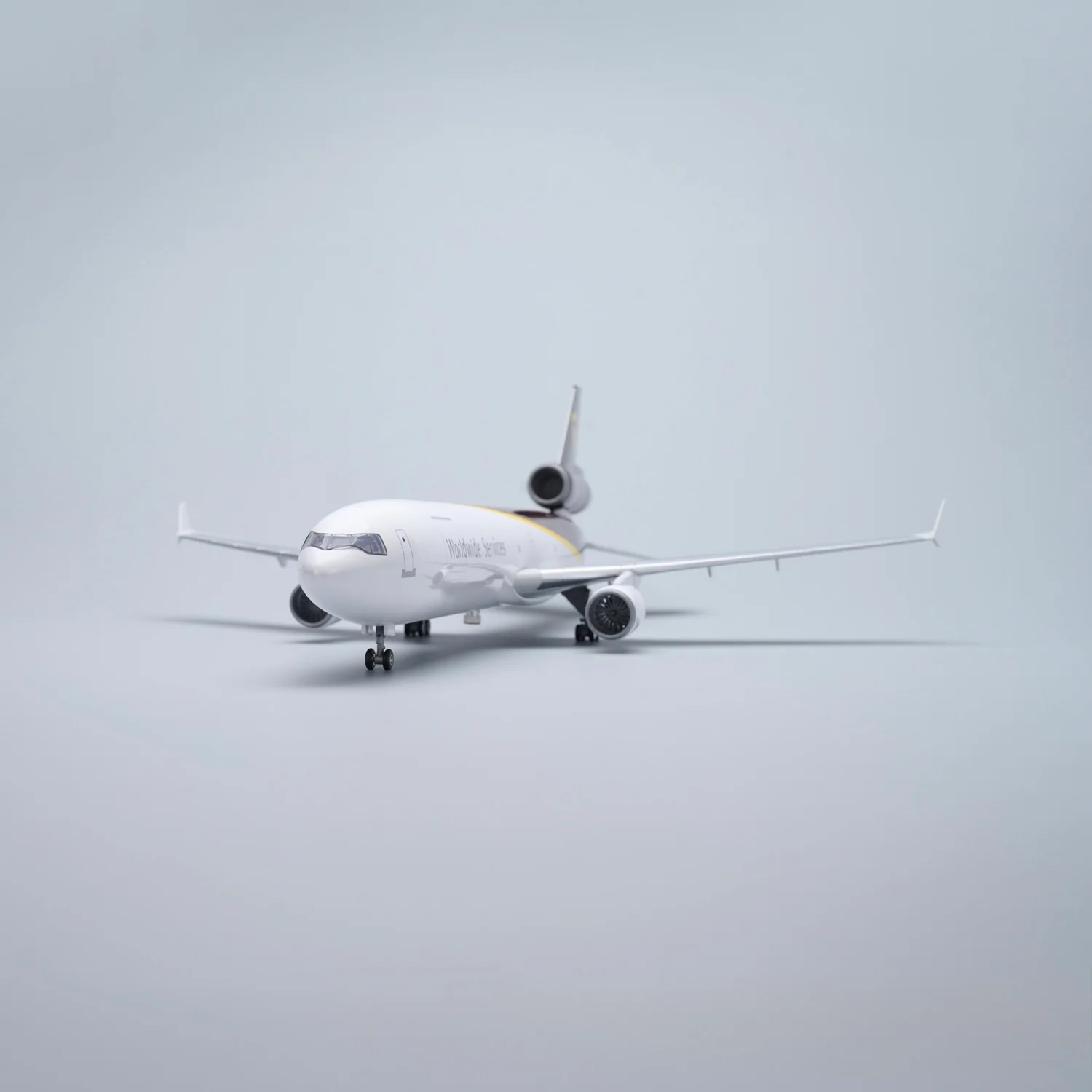 UPS MD-11 McDonnell Douglas – Scale 1:130 – 47 cm/18.5 in – ABS Resin – NO LED Lights - Image 3