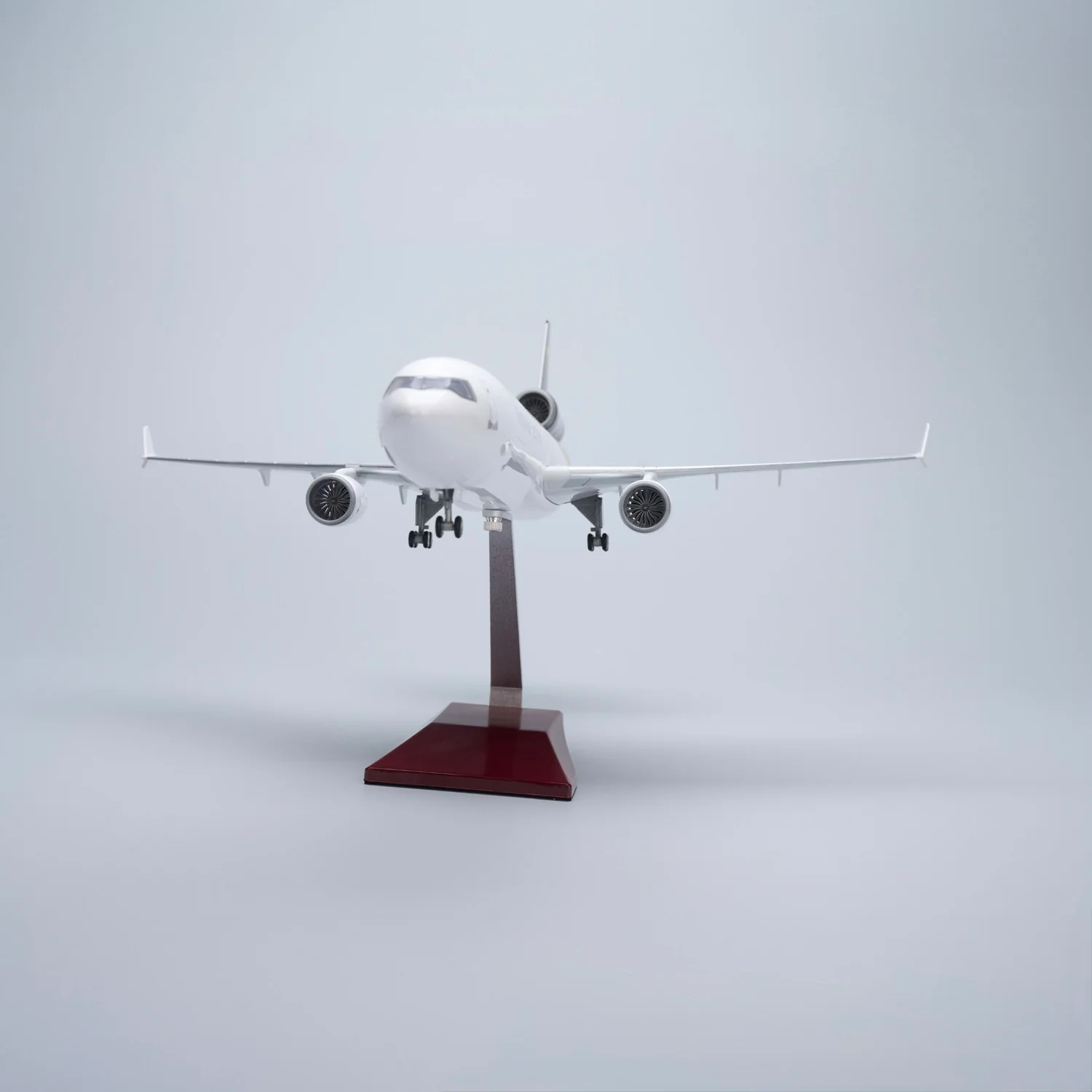 UPS MD-11 McDonnell Douglas – Scale 1:130 – 47 cm/18.5 in – ABS Resin – NO LED Lights - Image 4