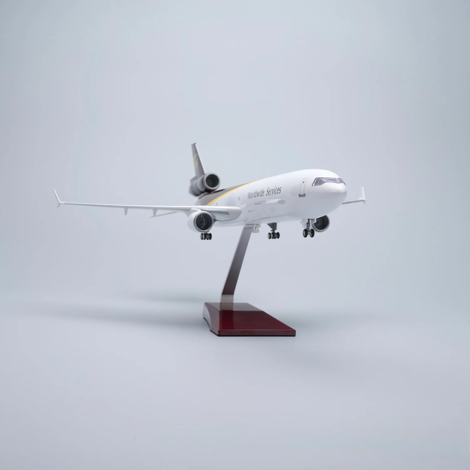 UPS MD-11 McDonnell Douglas – Scale 1:130 – 47 cm/18.5 in – ABS Resin – NO LED Lights - Image 5
