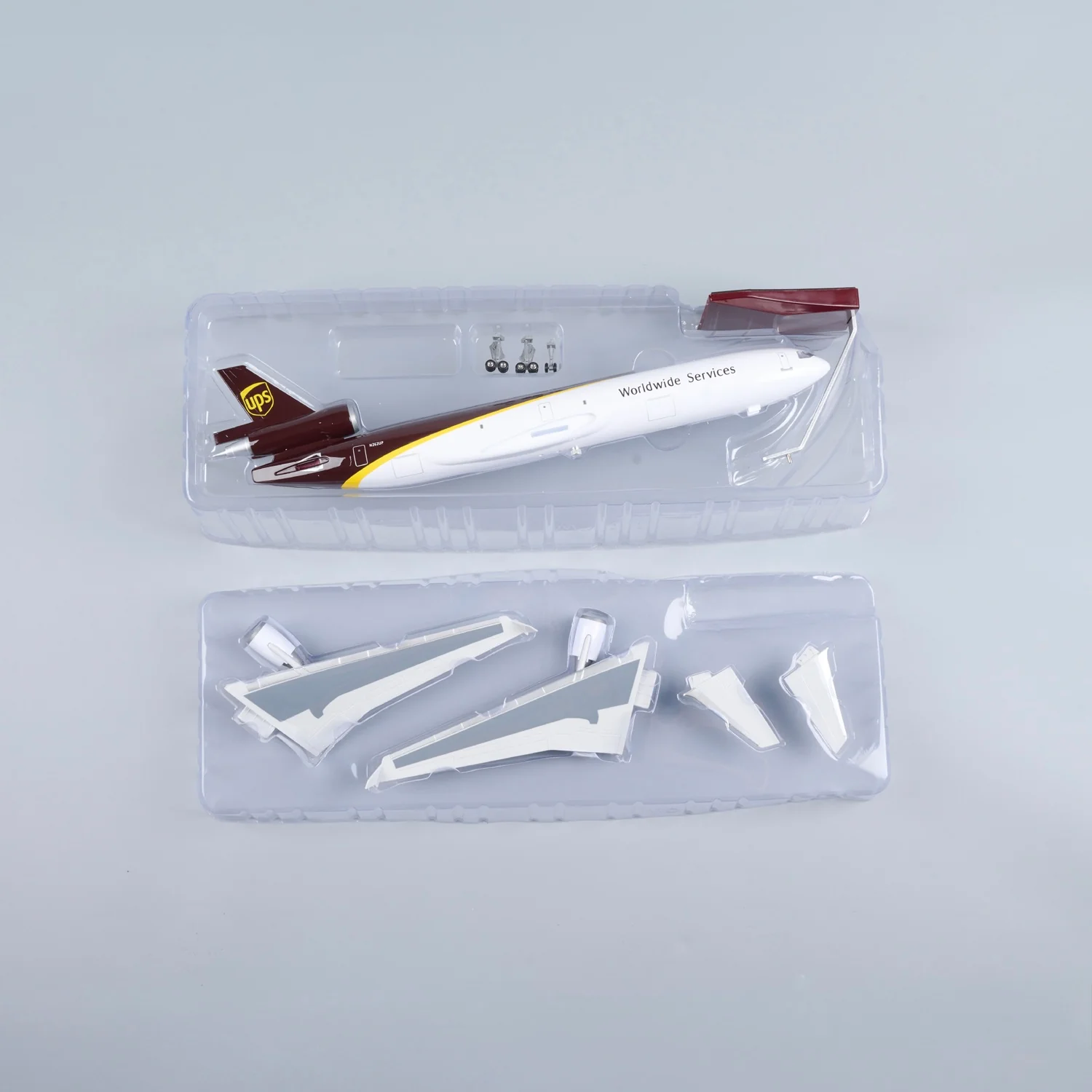 UPS MD-11 McDonnell Douglas – Scale 1:130 – 47 cm/18.5 in – ABS Resin – NO LED Lights - Image 8