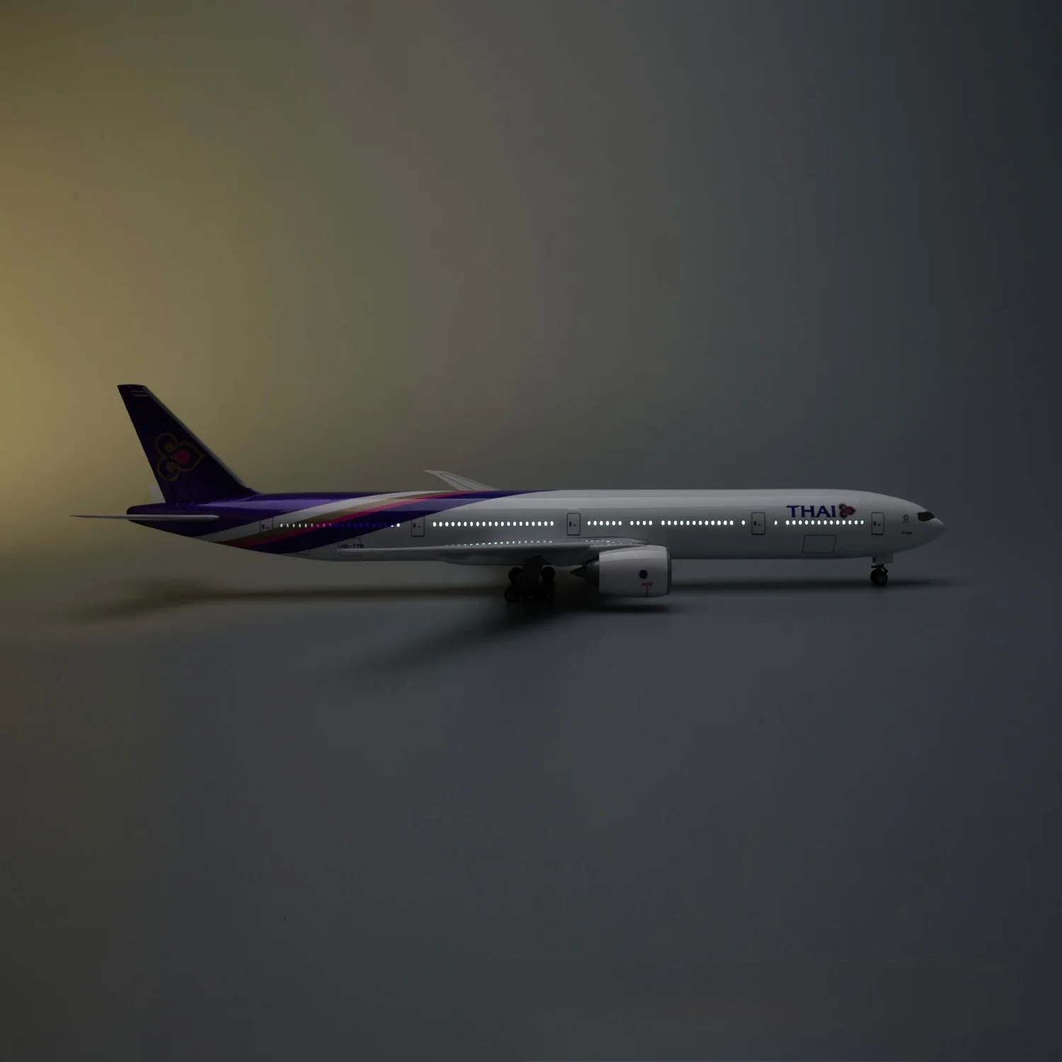 B777 THAI  - SCALE 1/157 - 47CM -18.5IN - Image 4